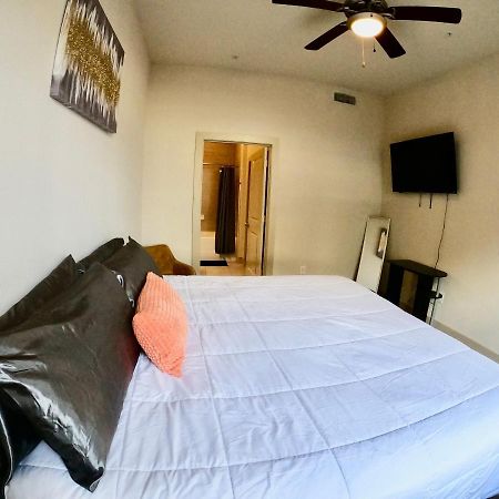 Ferienwohnung 5 Mins To Med Center, Comfy King Beds, Wifi,Gym,Pool Houston Exterior foto